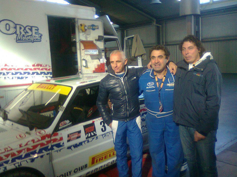 Lo staff di Finnico Corse con François Delecour nel paddock del Motor Show
